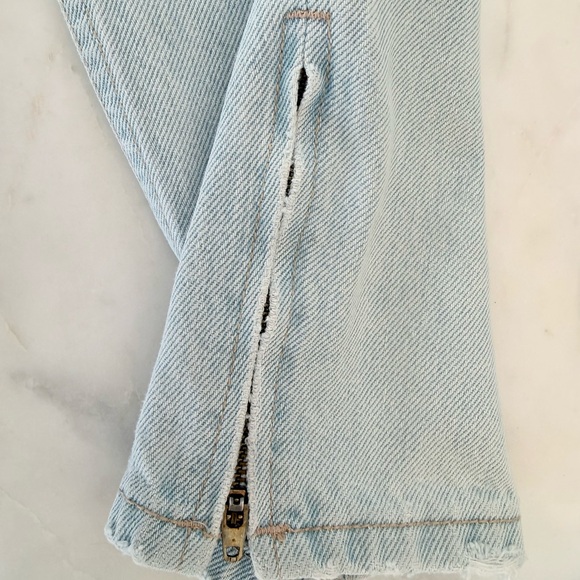 Vintage Guess Light Wash Jeans with Star Embroidery - Picture 5 of 9